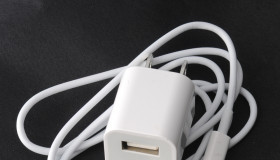 Hướng dẫn phân biệt thật giả sạc, cáp iPhone chính hãng