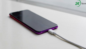 So tốc độ sạc nhanh, Oppo F9 là vô đối so với iPhone X