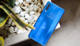 Đánh giá Samsung Galaxy A7 2018: 3 camera sau thần thánh, cảm ứng vân tay dính ngay nút nguồn