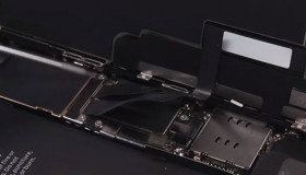 Mổ bụng iPhone XR: Pin chữ nhật dung lượng 2942 mAh