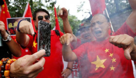 “Tẩy chay iPhone, trợ giá smartphone Huawei” khẩu hiệu của các công ty Trung Quốc