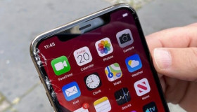 Màn hình iPhone 11 bị trầy ngay cả khi cho vào túi quần