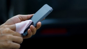 Lưu ý: Vệ sinh điện thoại giúp phòng dịch tốt hơn đeo khẩu trang