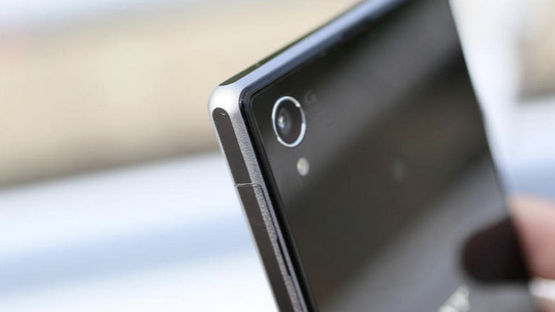 Smartphone mat lung kinh hay vo kim loai Chat lieu nao tot hon hinh 3