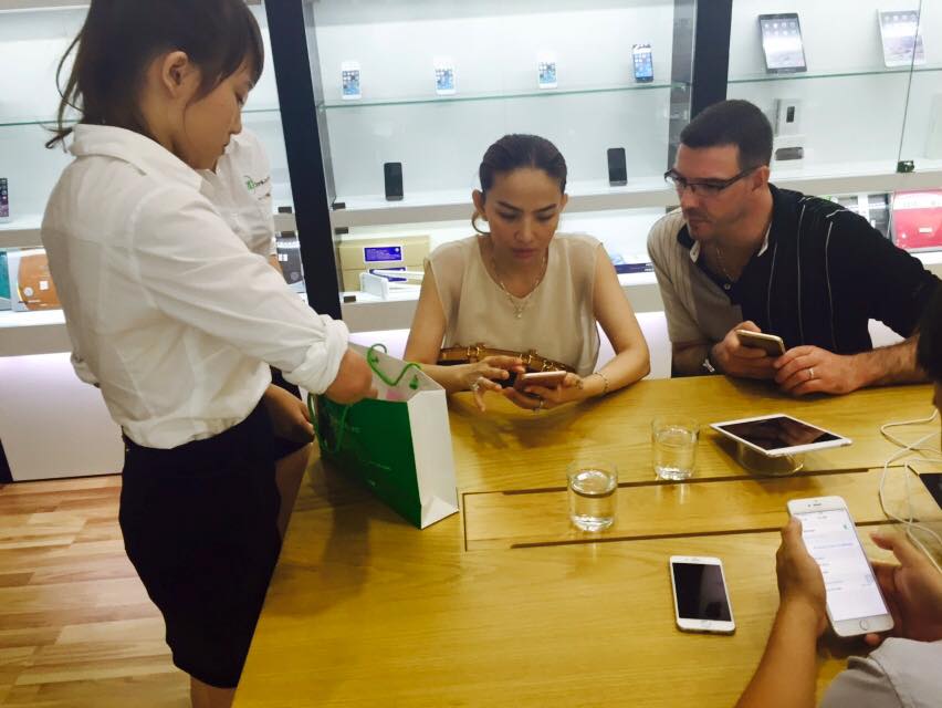 iphone 6s plus chinh hang 64 gb dang duoc ban voi gia cuc shock hinh 2