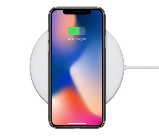 sac khong day iphone 8 8 plus x lieu co bi tat dien boi op lung hinh 1