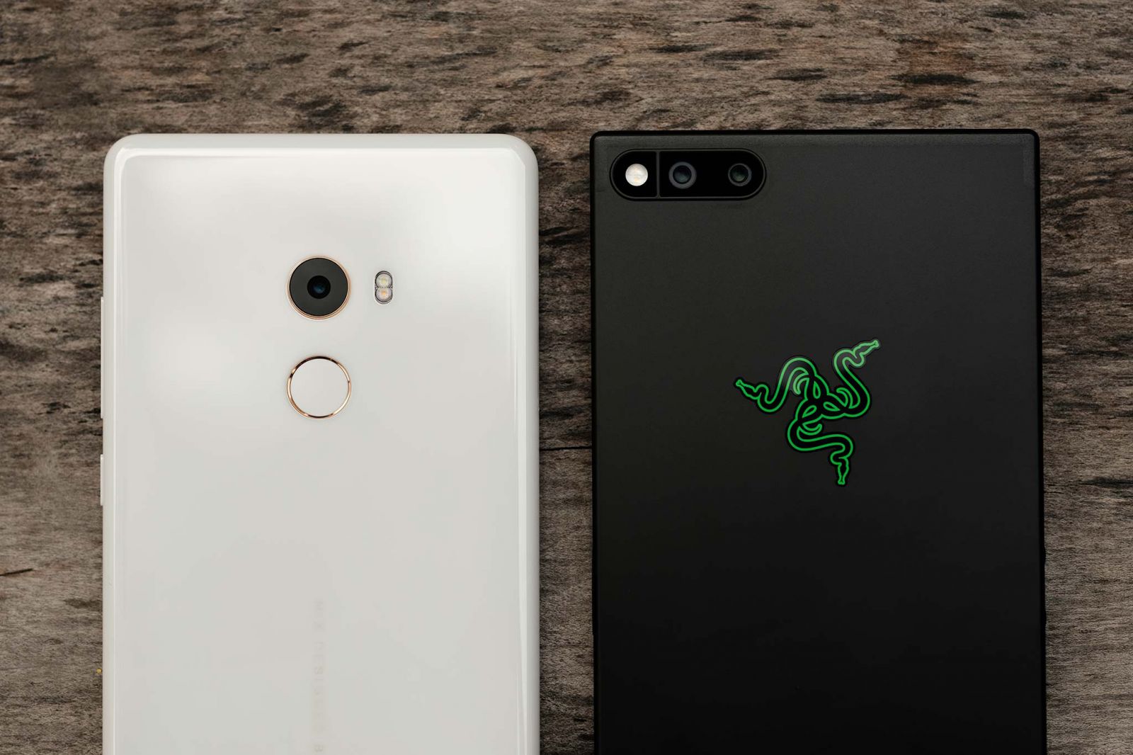 Xiaomi Mi Mix 2 và Razer Phone – Đâu mới là chiếc điện thoại độc lạ hơn? xiaomi mi mix 2 va razer phone hinh anh 1