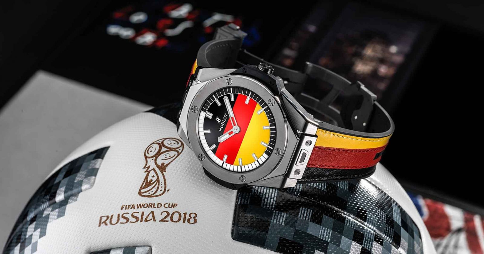 Hublot ra mat smartwatch mang chu de fifa hinh 2