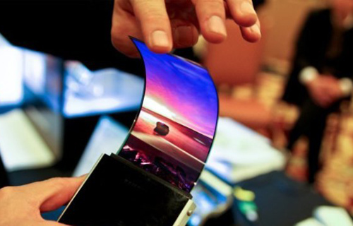 apple du tinh ra mat mot chiec dien thoai co man hinh uon deo hinh anh 1