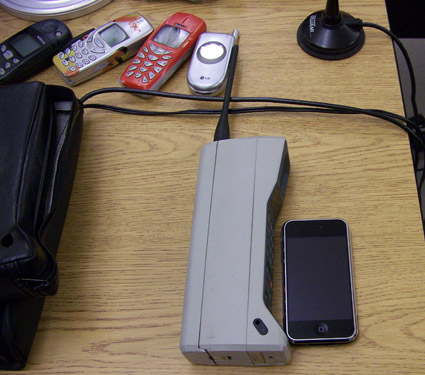 ban co nho dien thoai di dong dau tien minh su dung la loai nao khong