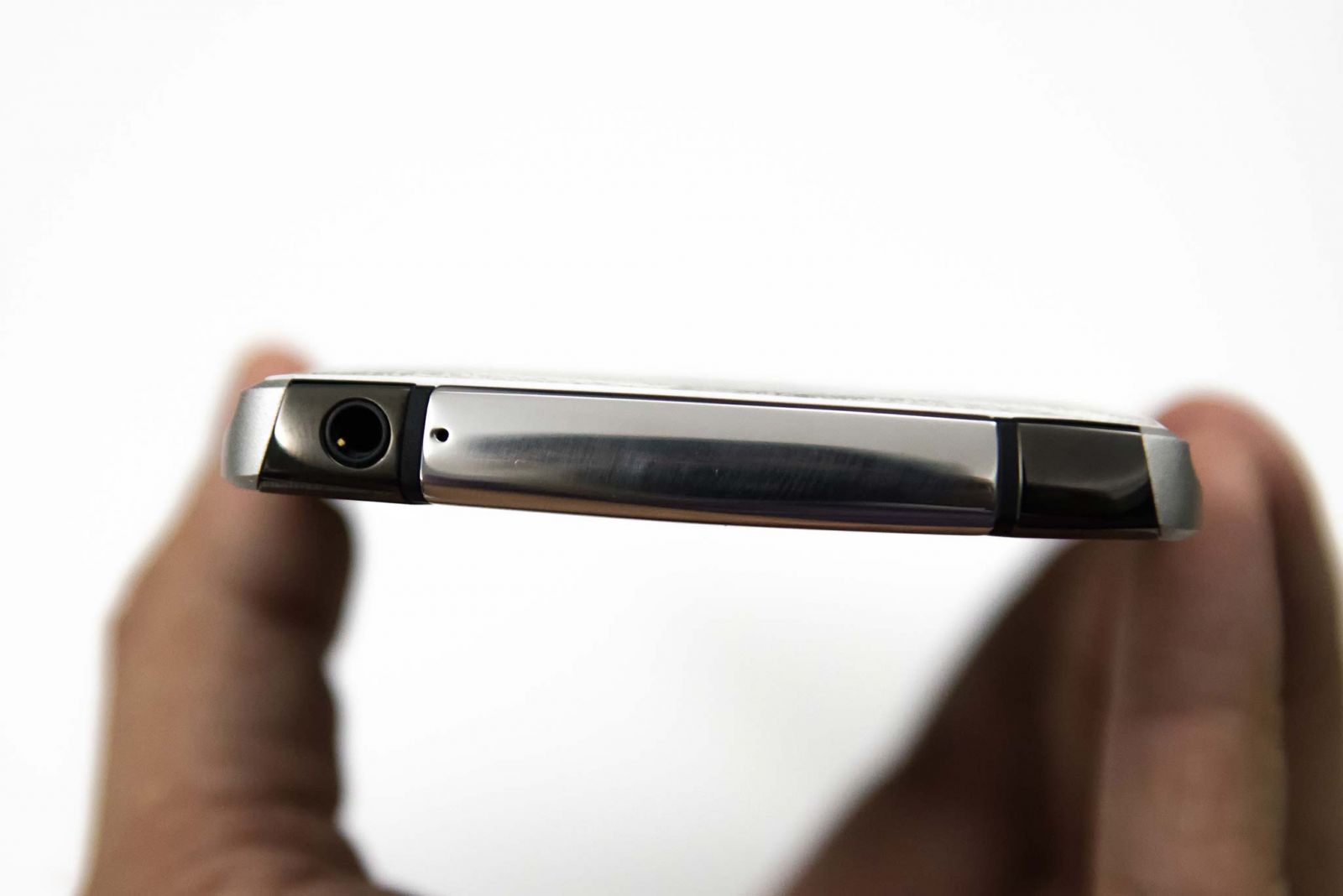 dien thoai cuoi cung cua vertu co gia bao nhieu