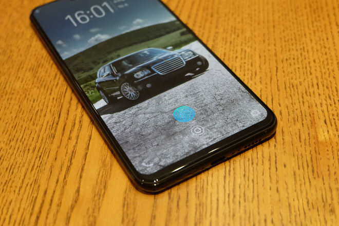 smartphone dau tien tren the gioi co cam bien van tay duoi man hinh