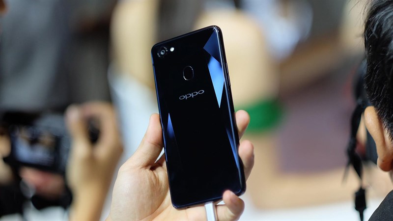 oppo f7 den kim cuong, phien ban dac biet va huyen bi