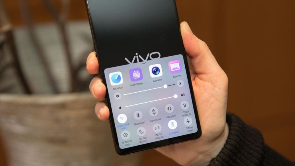 ViVo APEX ro ri hinh anh samrtphone khong vien man hinh cua vivo