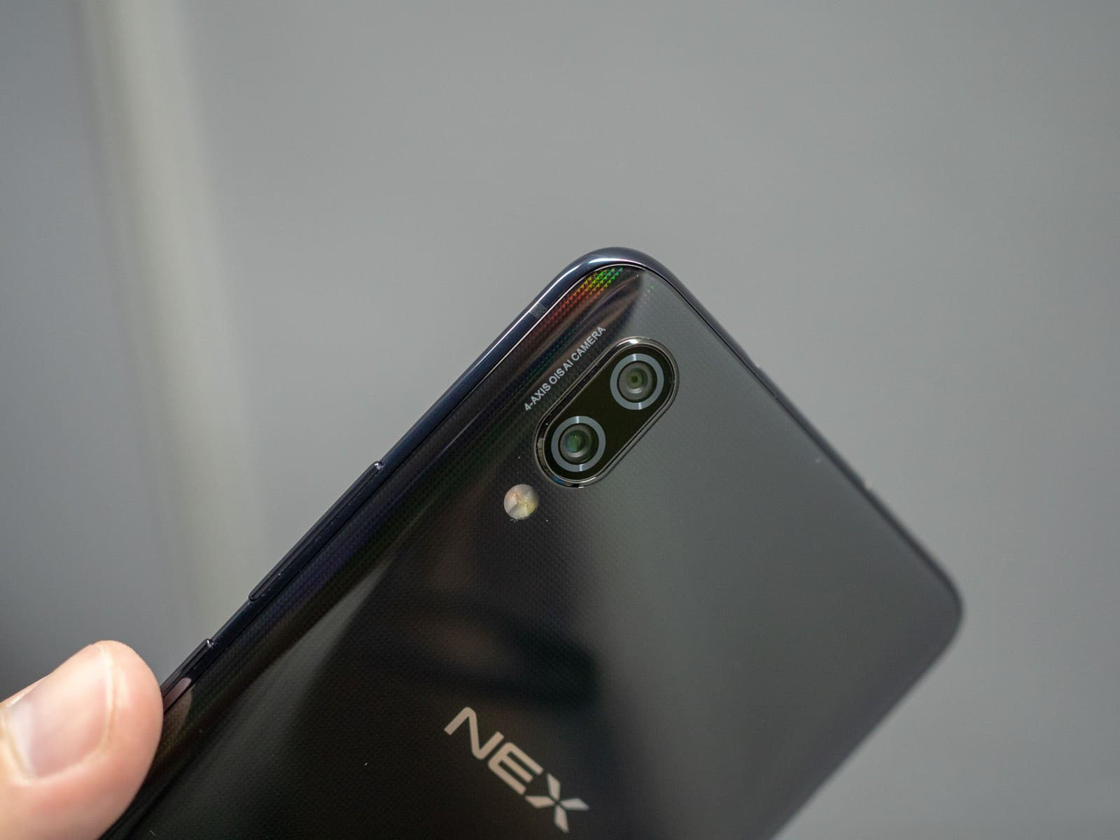 vivo-nex-chinh-thuc-ra-mat-man-hinh-khong-vien-cau-hinh-khung