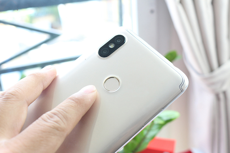 xiaomi-redmi-s2-vo-doi-tam-gia-duoi-4-trieu-dong