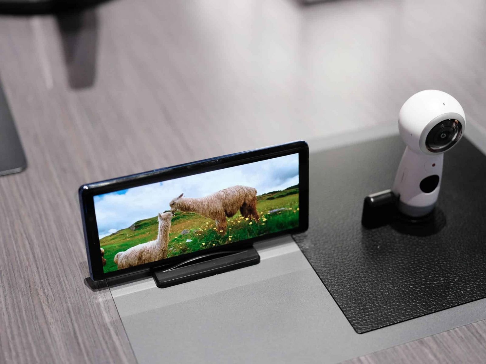 top-5-smartphone-giup-ban-thuong-thuc-world-cup-2018-tuyet-voi-nhat