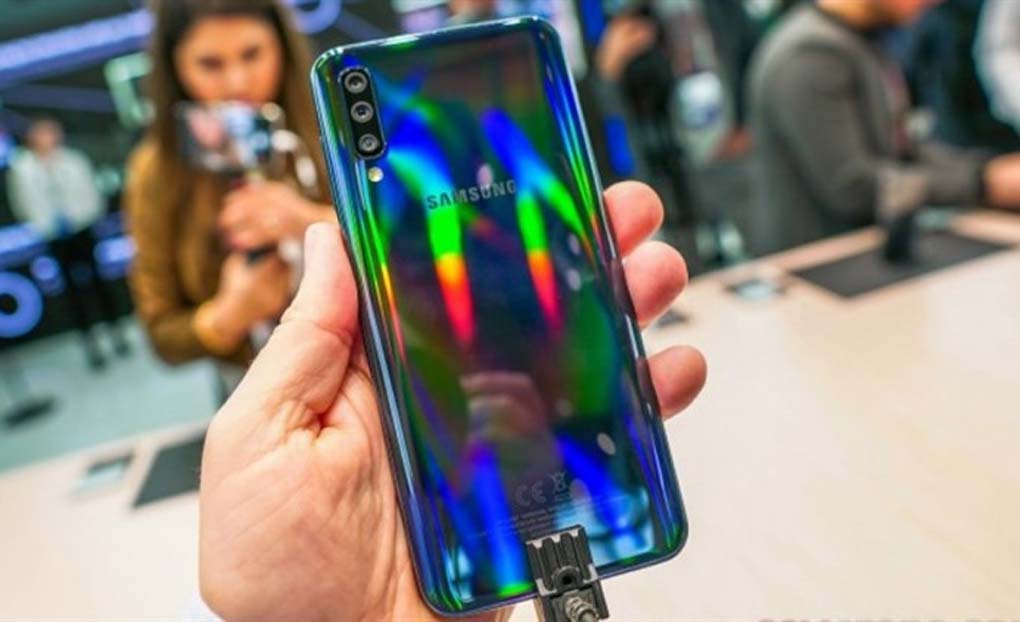 mặt sau galaxy a50