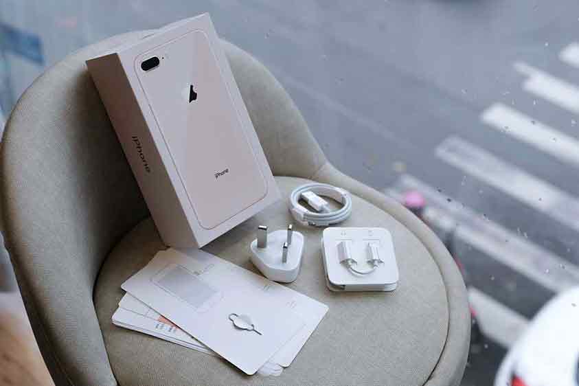 Rẻ hơn gần 7 triệu có nên mua iPhone 8 Plus cũ