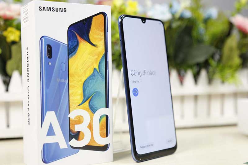 Nên mua Xiaomi Redmi Note 7 Pro hay Galaxy A30? hình 2