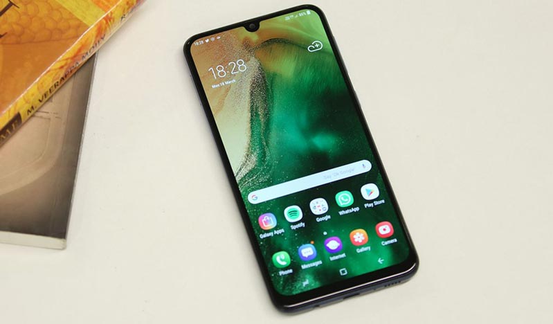So sánh Samsung Galaxy A40s và Redmi Note 7 Pro mới