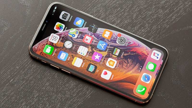 iPhone 8 vs iPhone Xs hình 3