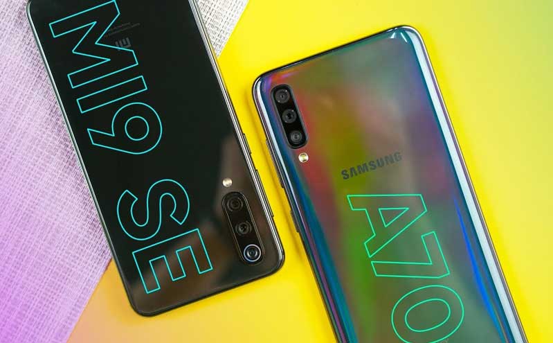So sánh Xiaomi Mi 9 SE và Samsung Galaxy A70