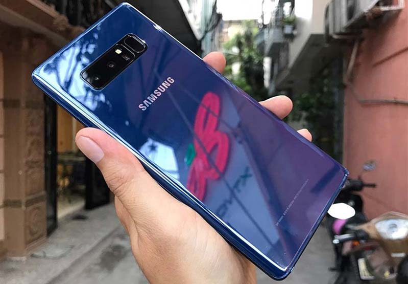 co-nen-mua-samsung-galaxy-note-8-cu-1