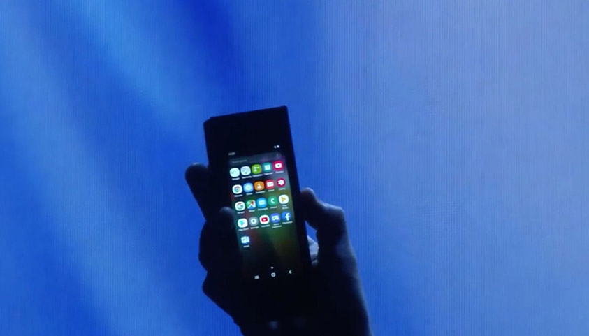 smartphone man hinh gap dau tien cua samsung 