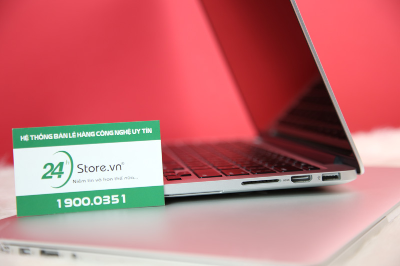 Cổng Thunderbolt để truyền tín hiệu và sạc năng lượng 