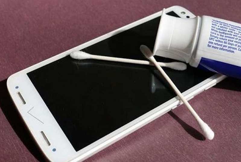 7 cách làm giảm vết xước trên màn hình iPhone trong 30 giây 2 7 cach lam giam vet xuoc tren man hinh iphone trong 30 giay 3