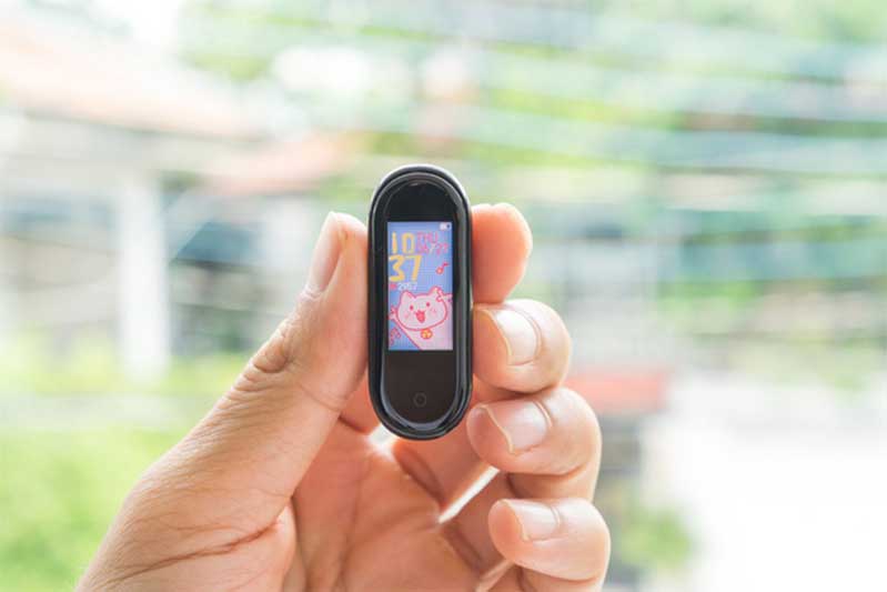 trên tay xiaomi mi band 4