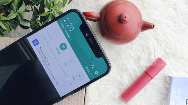 so sanh mi cc9 va mi 8 pro nen chon mua smartphone nao 2