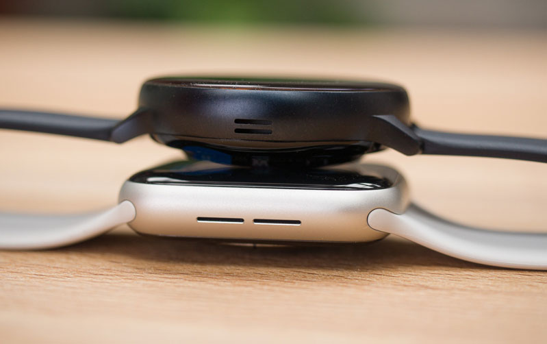 mặt bên của apple watch và galaxy watch