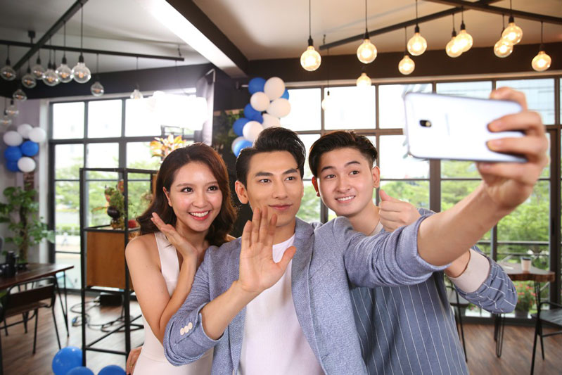 Selfie bằng cử chỉ trên điện thoại thông minh là gì