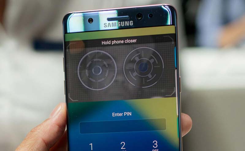 Không bảo mật mống mắt đây là cách Galaxy S10 chiều lòng khách hàng