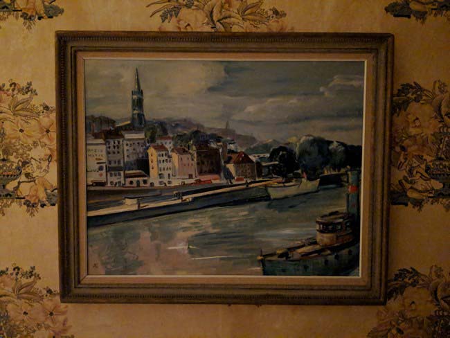 Chụp trong phòng với ánh sáng mờ buổi tối