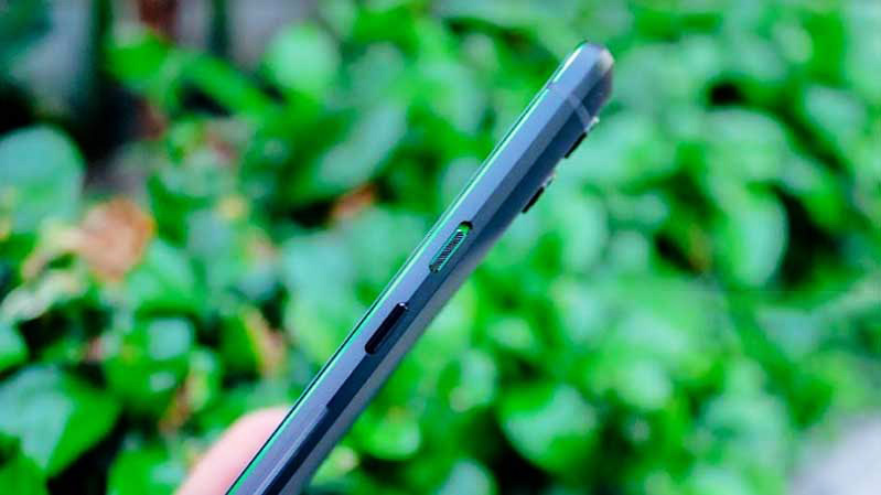 mặt bên xiaomi black shark 2