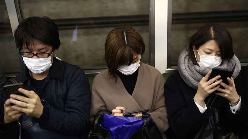 Vệ sinh điện thoại giúp phòng dịch tốt hơn đeo khẩu trang