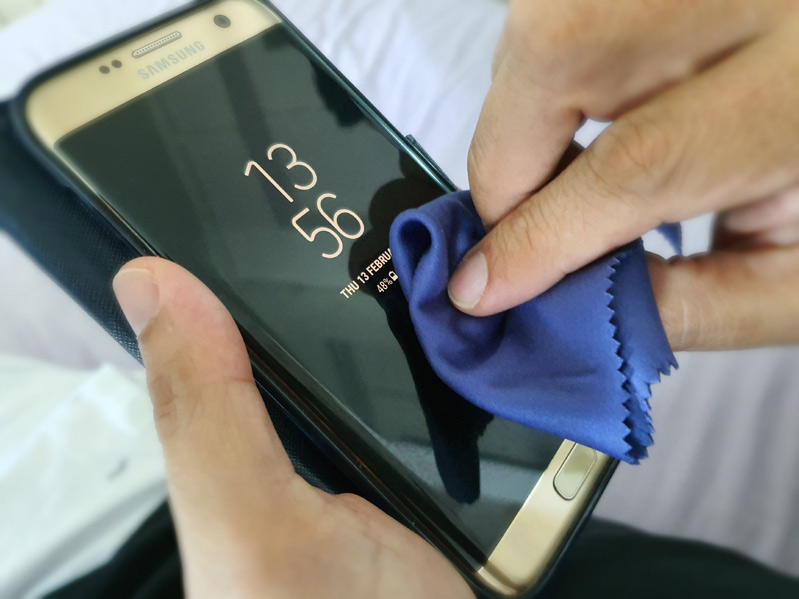 Vệ sinh điện thoại giúp phòng dịch tốt hơn đeo khẩu trang