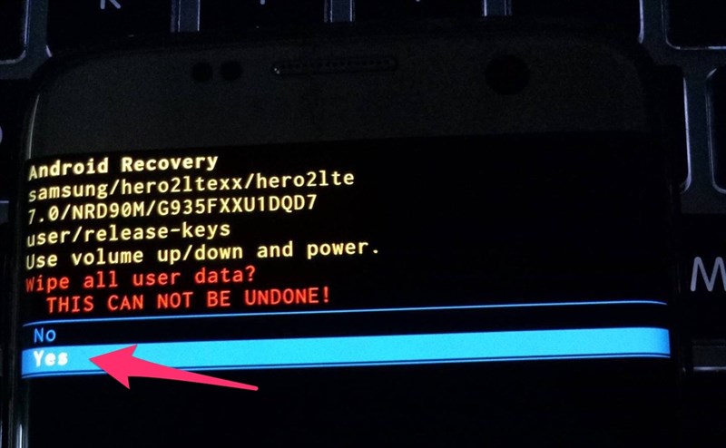 Chọn Có, xóa tất cả dữ liệu người dùng và đợi một chút để máy khởi động lại. lam the nao de mo khoa dien thoai android don gian nhat khi bi khoa mat khau hinh anh 4